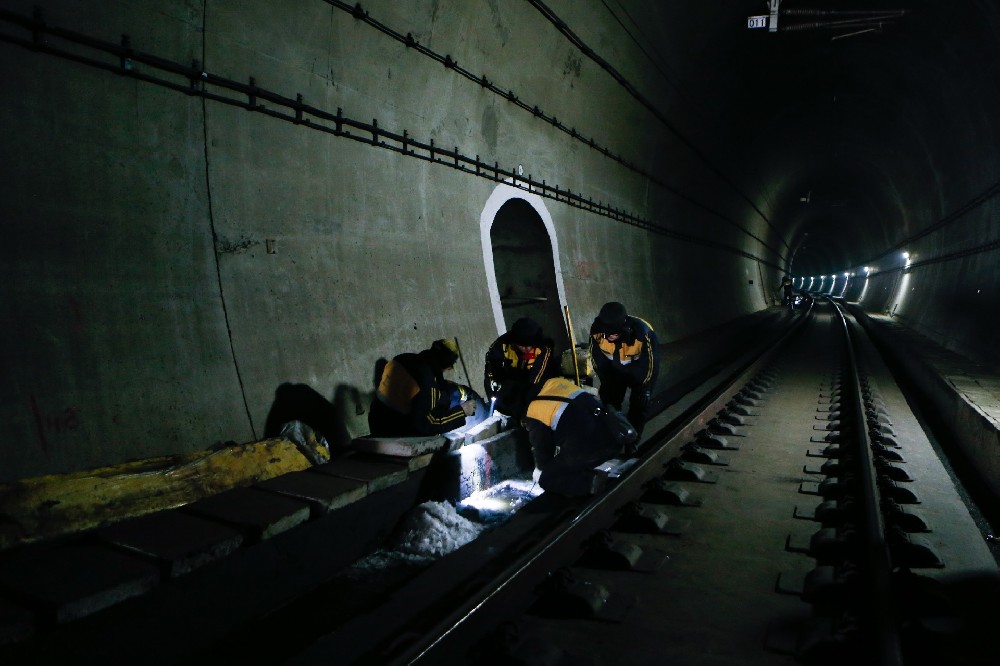 平邑铁路运营隧道病害现状